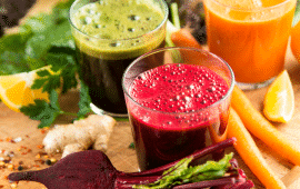 EatingWell: Check out the health benefits of juicing vs. smoothies